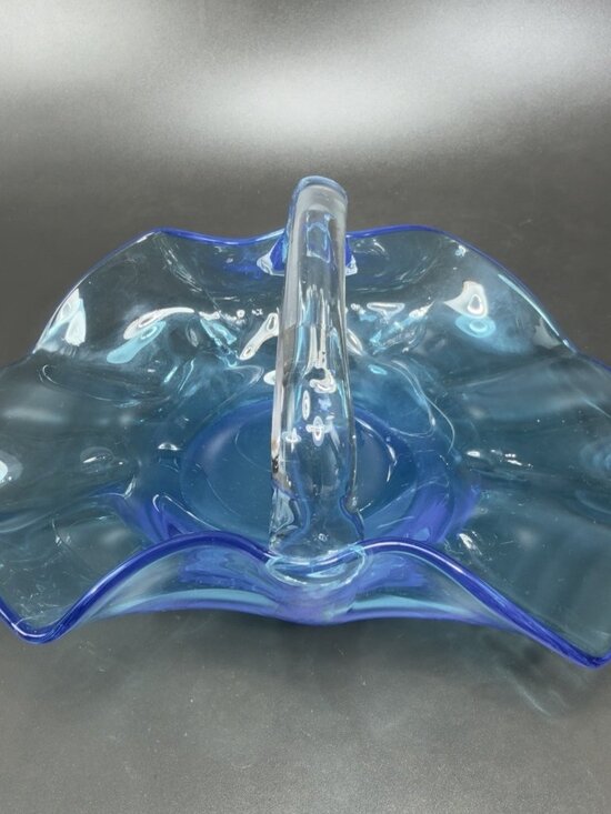 1980s Hand Blown Glass Blue Basket Dish Trinket Holder Clear Handle Folded Sides - Picture 1 of 12